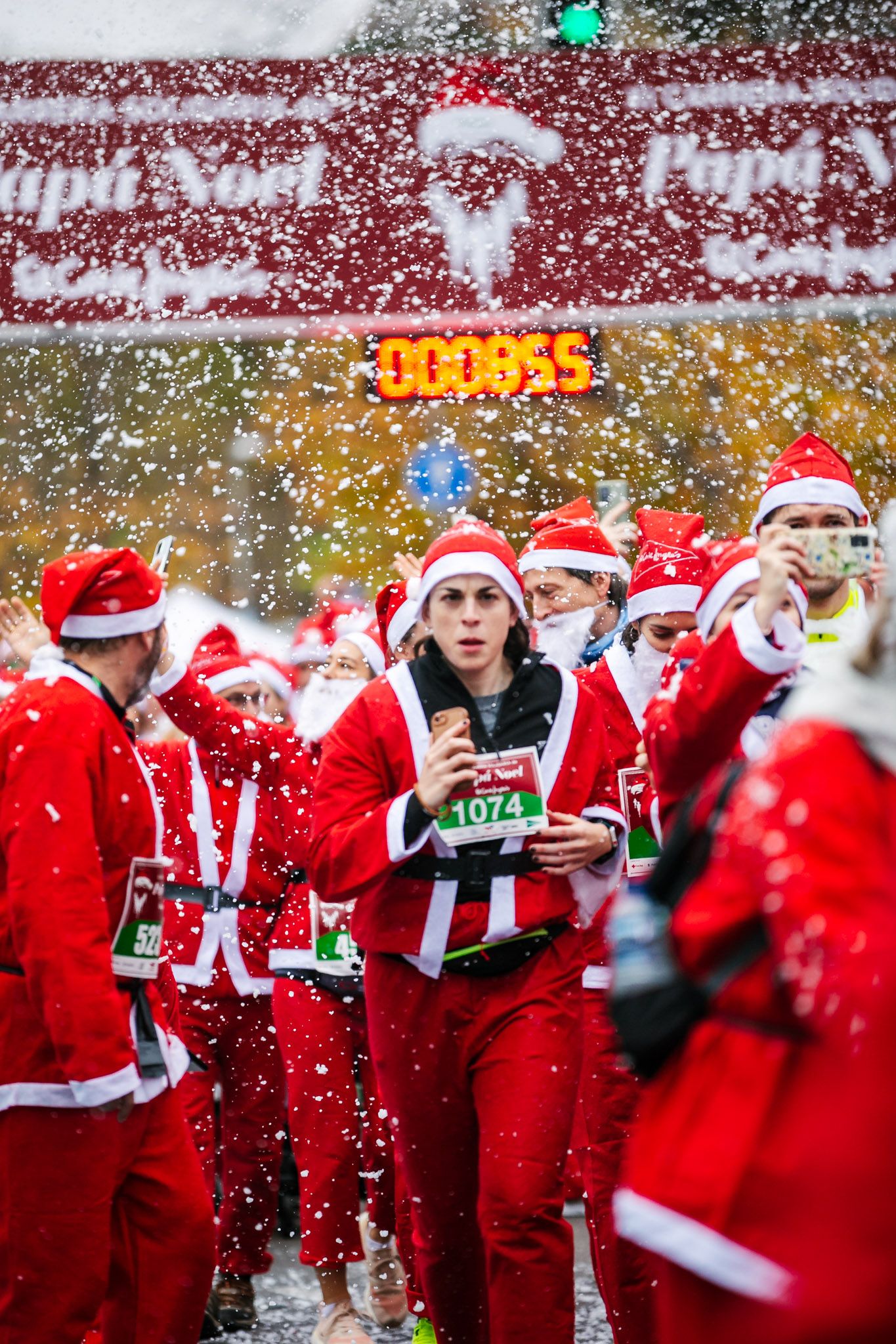 Las mejores fotos de la salida de la Carrera de Papá Noel El Corte Inglés 2022.