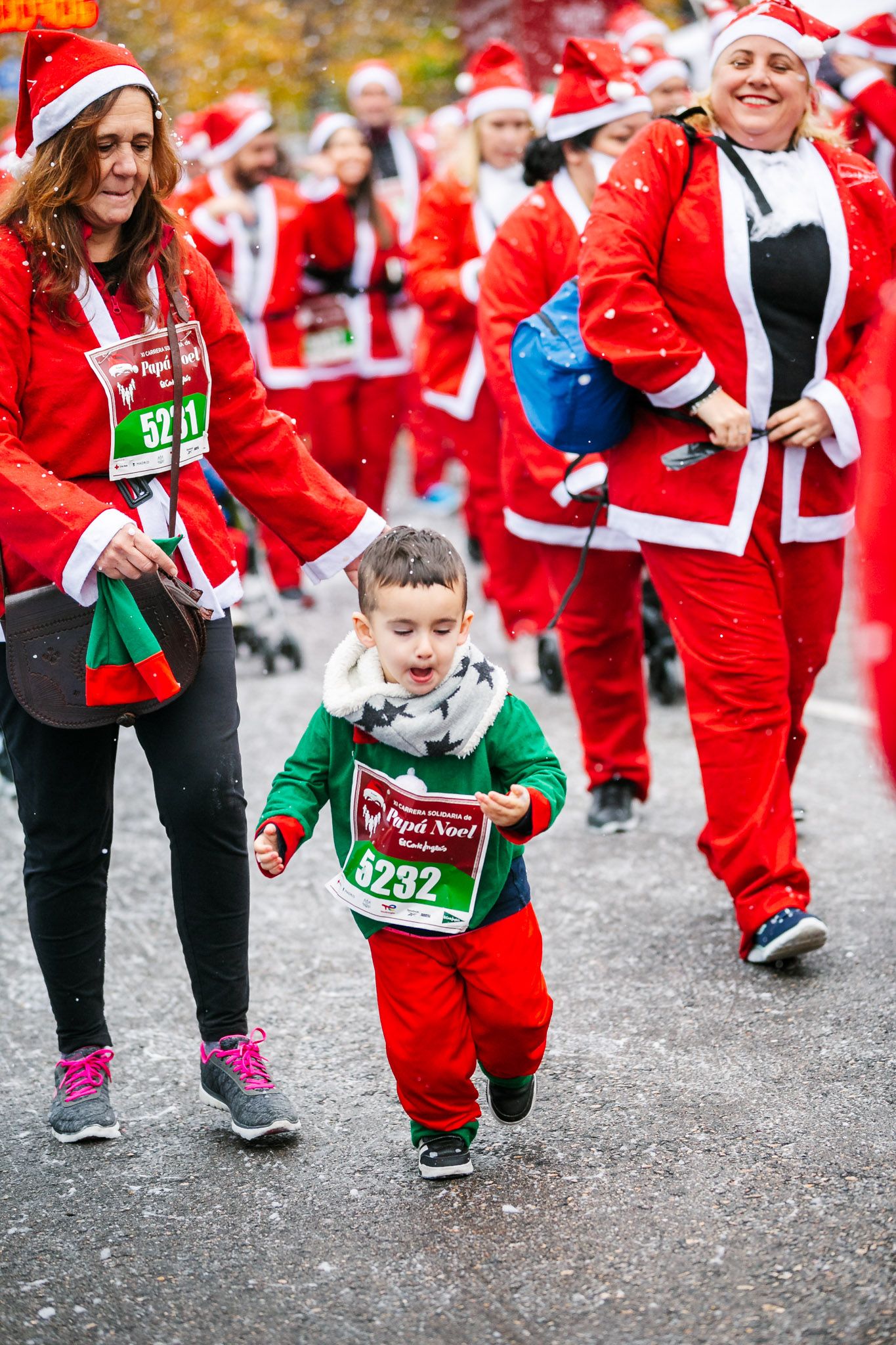 Las mejores fotos de la salida de la Carrera de Papá Noel El Corte Inglés 2022.