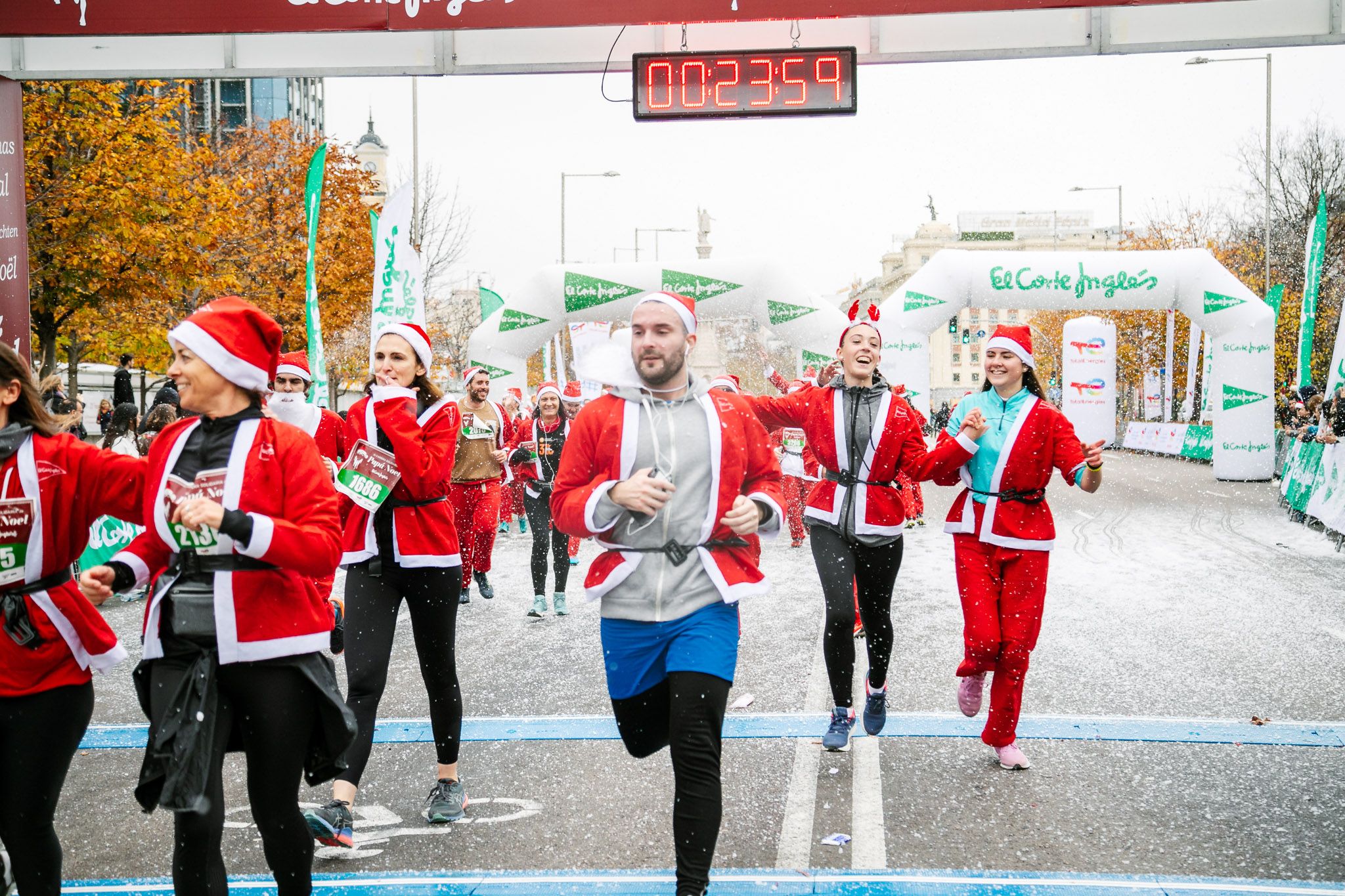 Las mejores fotos de meta de la Carrera de Papá Noel El Corte Inglés 2022