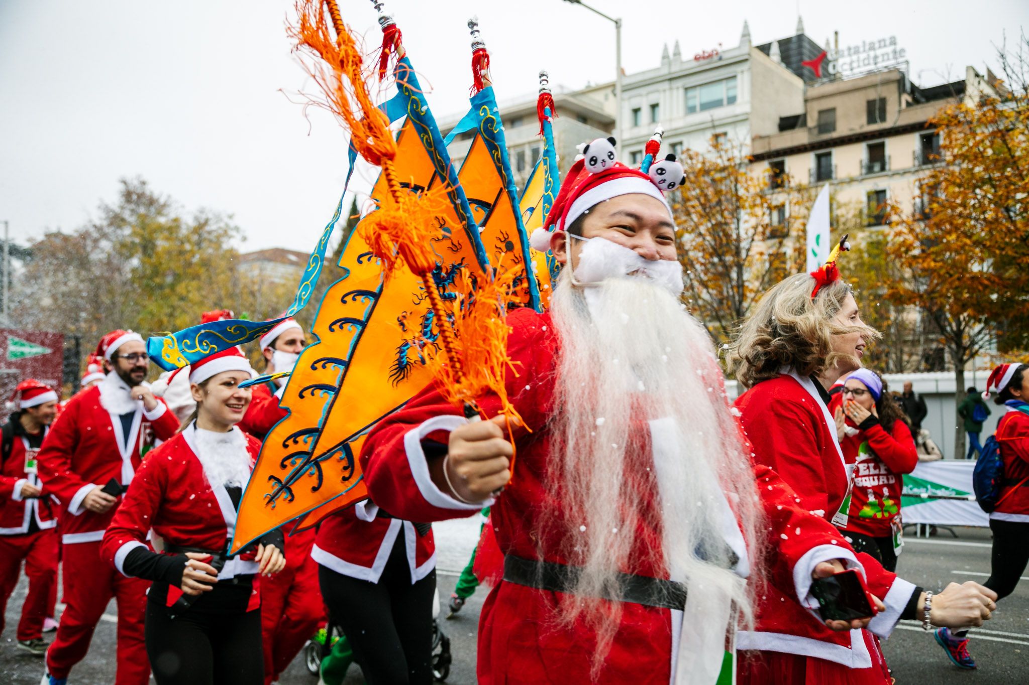 Las mejores fotos de la salida de la Carrera de Papá Noel El Corte Inglés 2022.