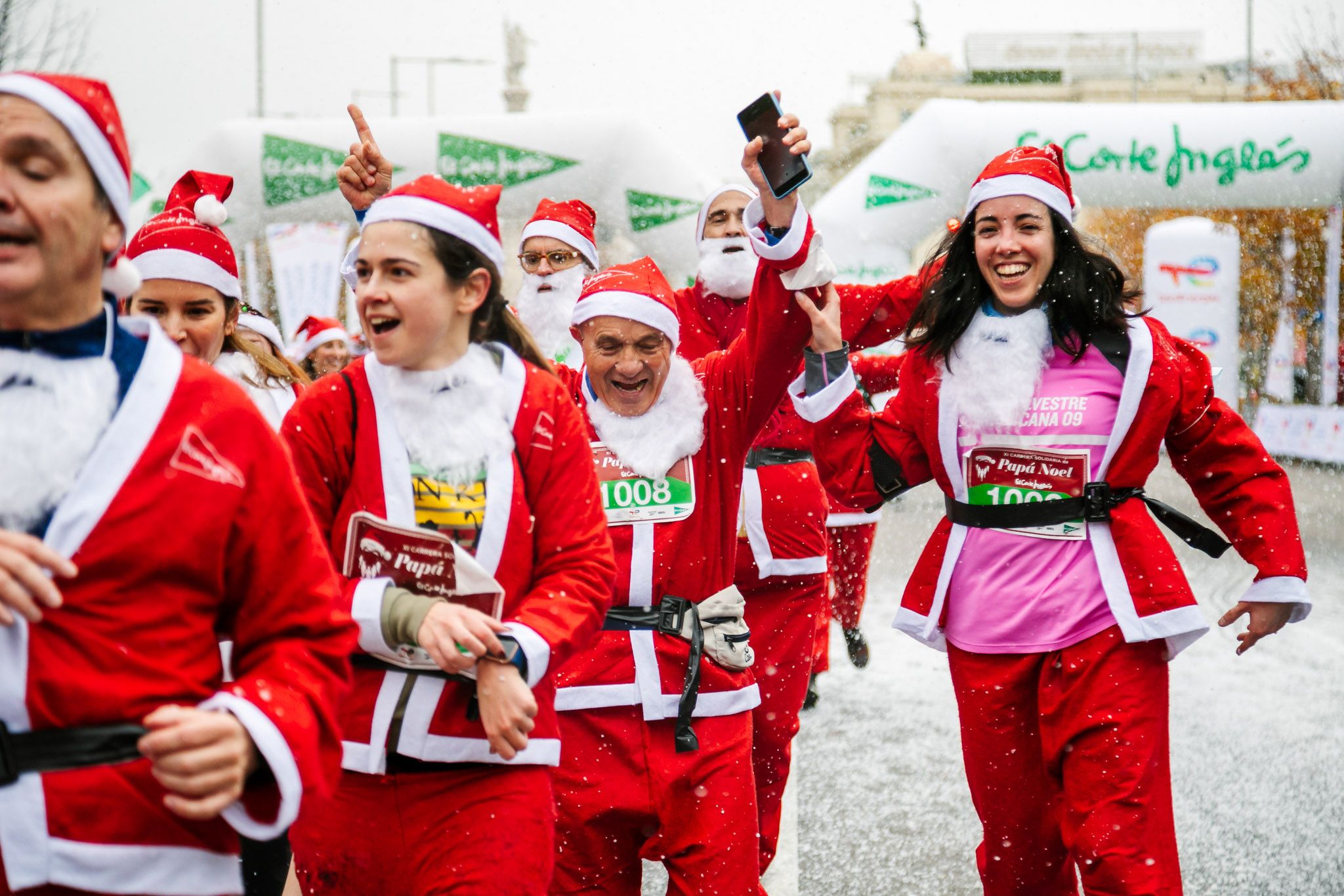 Las mejores fotos de meta de la Carrera de Papá Noel El Corte Inglés 2022