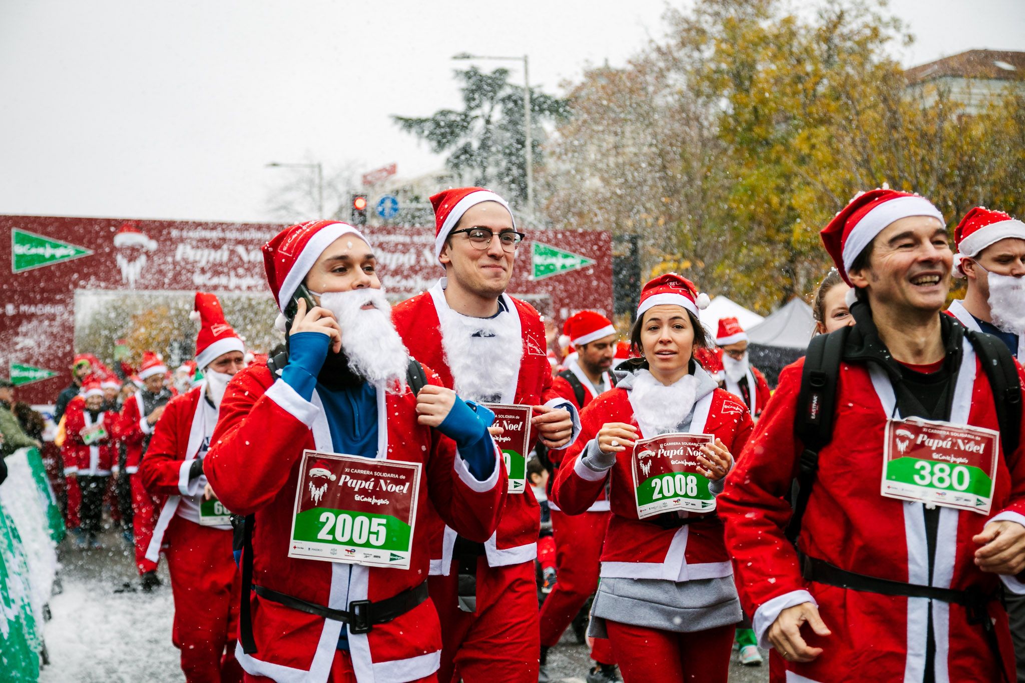 Las mejores fotos de la salida de la Carrera de Papá Noel El Corte Inglés 2022.