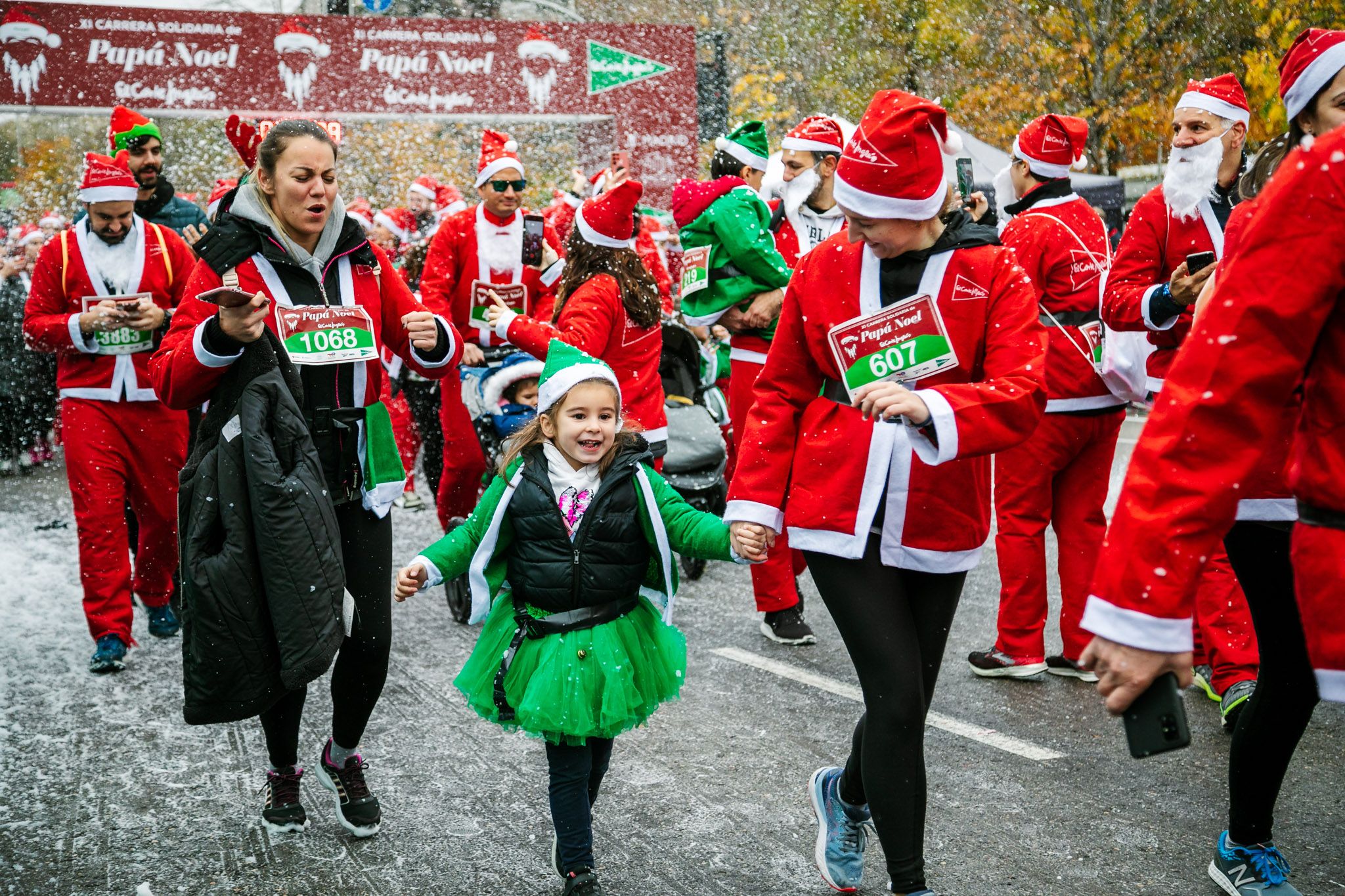 Las mejores fotos de la salida de la Carrera de Papá Noel El Corte Inglés 2022.