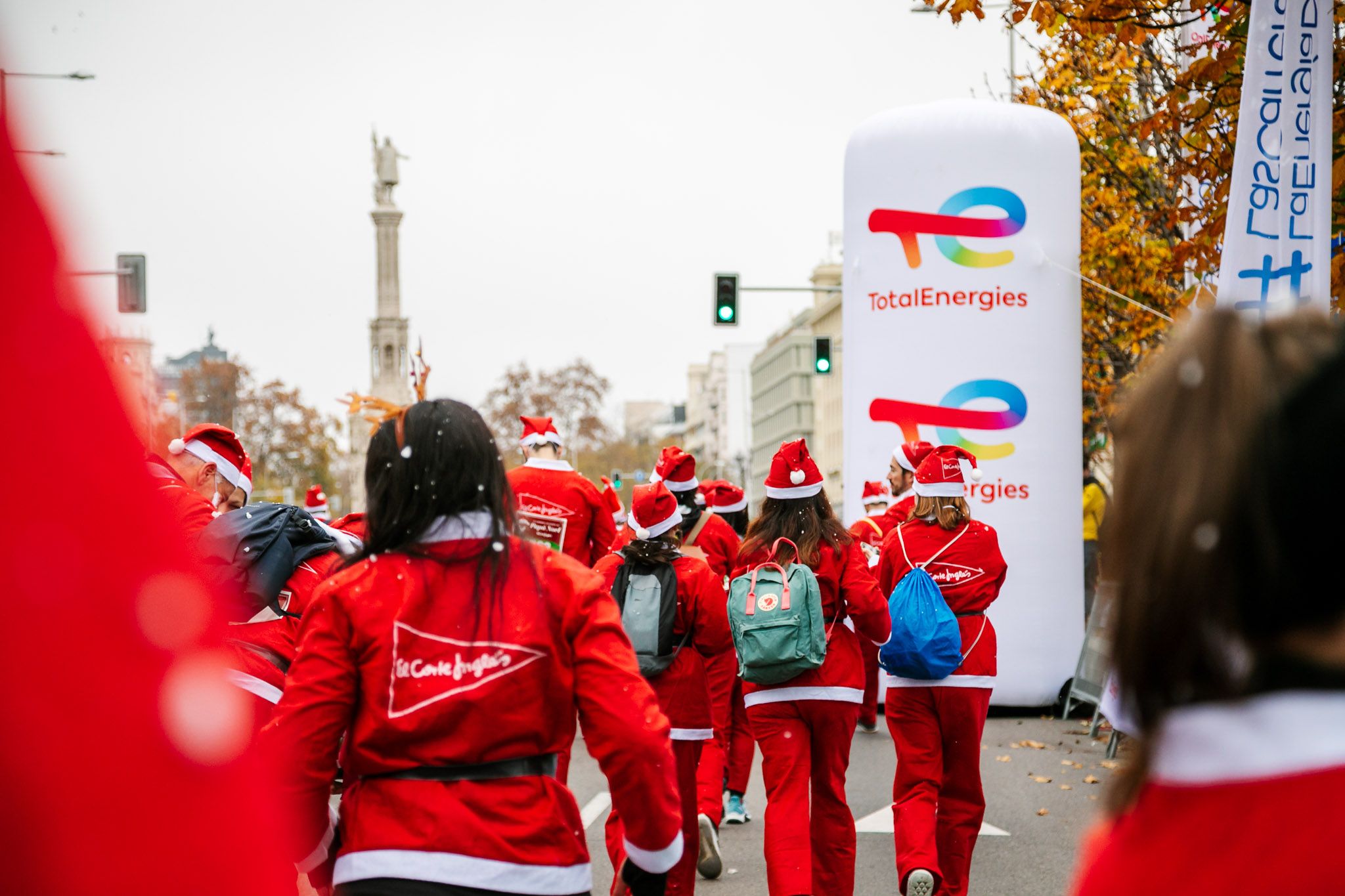 Las mejores fotos de la salida de la Carrera de Papá Noel El Corte Inglés 2022.