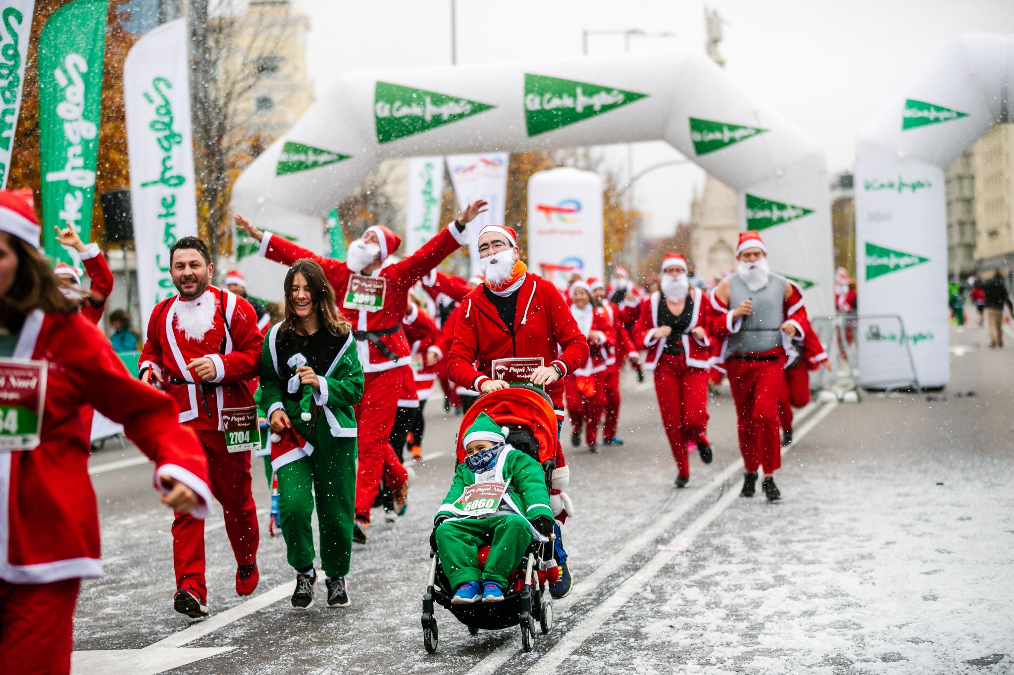 Las mejores fotos de meta de la Carrera de Papá Noel El Corte Inglés 2022