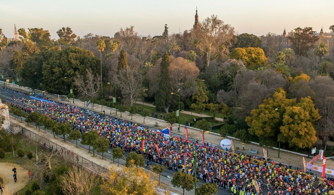 Una imagen de la salida del Zurich Maratón de Sevilla. JUANJO ÚBEDA.