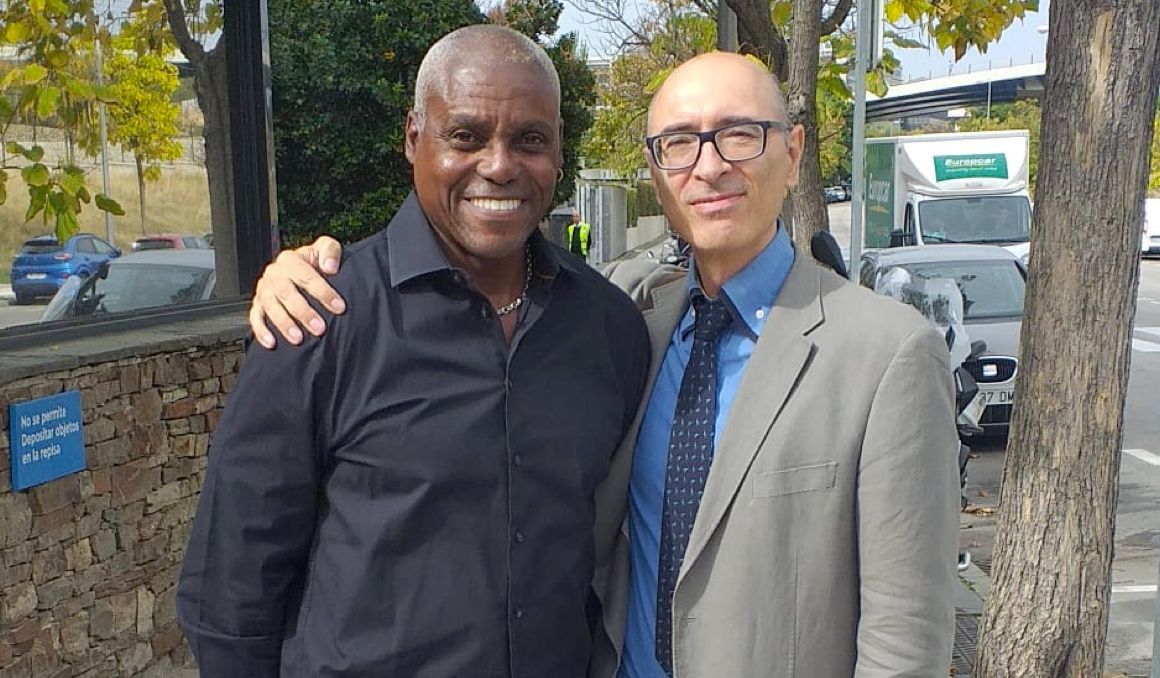 Carl Lewis junto a su intérprete en Madrid, el admirador Sergio Hernández Ranera. SHR.