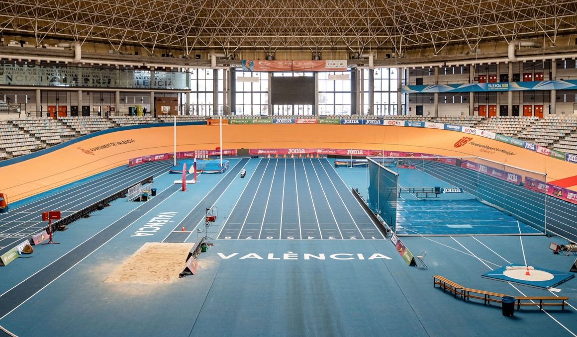 Una imagen del Palau Luis Puig, con su renovada pista, donde se disputará el GP de Valencia 2023. SPORTMEDIA.