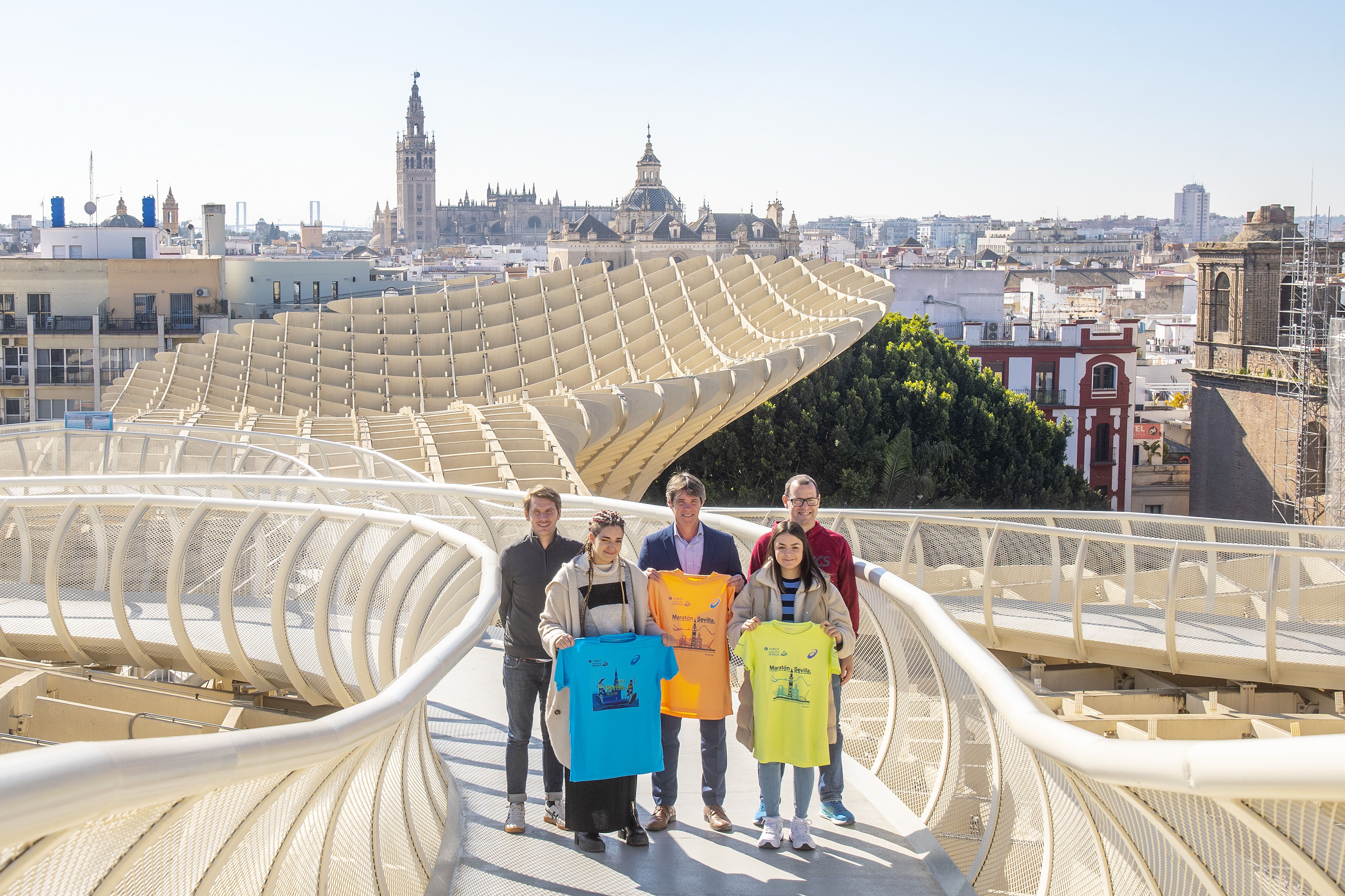 Una imagen de la presentación de las camisetas del Zurich Maratón de Sevilla 2023. JUANJO ÚBEDA.