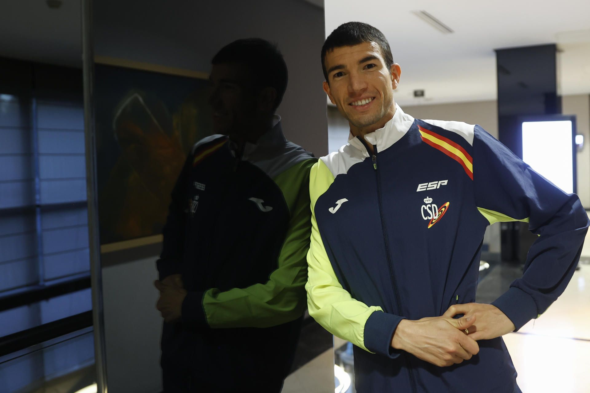 Adel Mechaal antes de viajar a Estambul para disputar el Campeonato de Europa en pista cubierta. EFE.