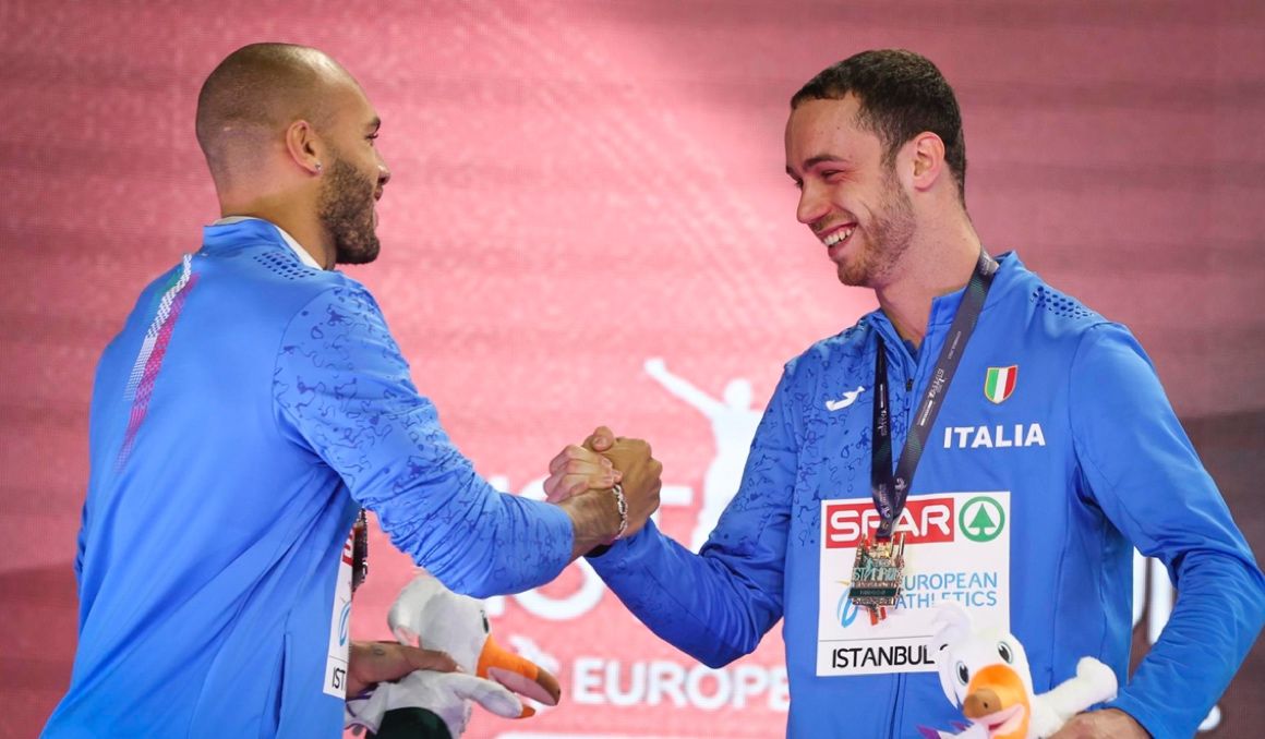 Samuele Ceccarelli y Marcell Jacobs en el Campeonato de Europa de Estambul. EFE.