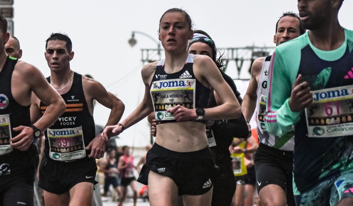 Paula Herrero durante el 10K de Laredo donde ha batido el récord de España. JUAN ANTONIO FERNÁNDEZ.