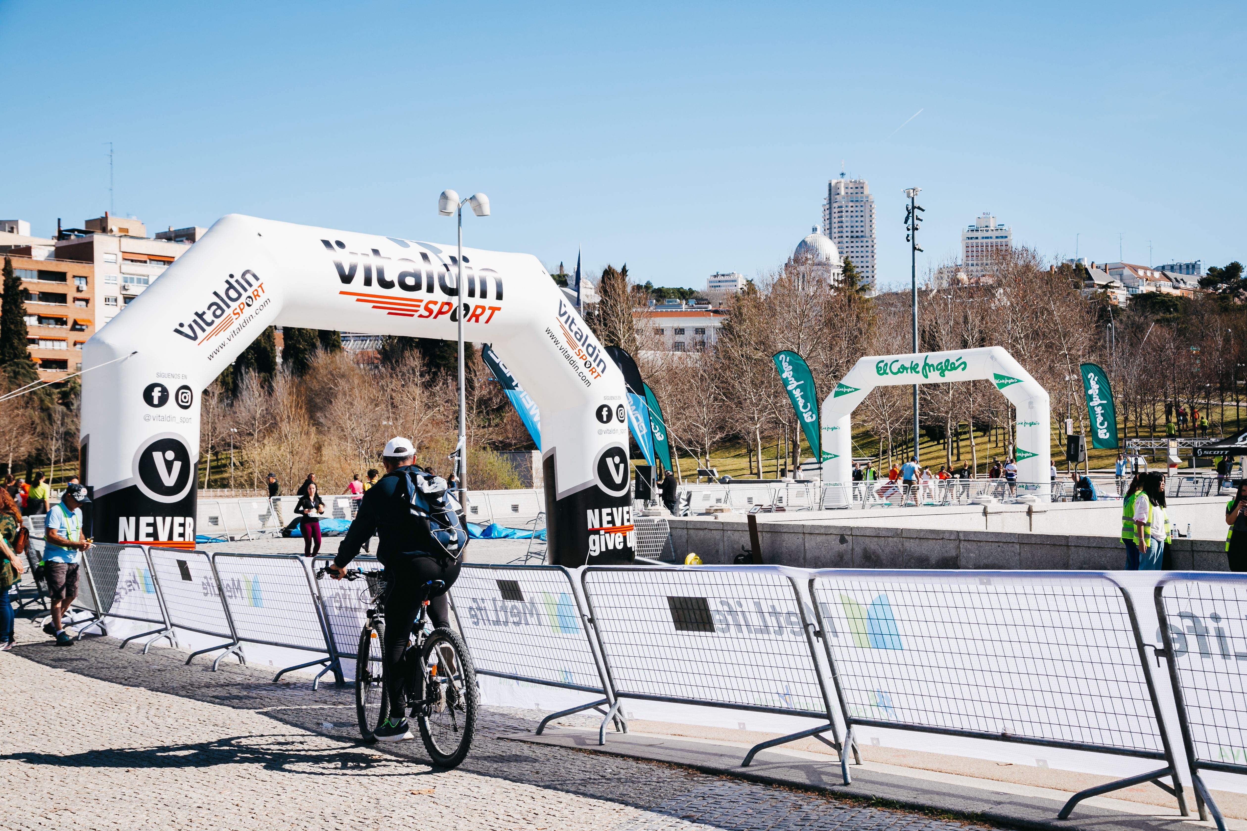 Todas las fotos de la premiación del Metlife 15K Madrid Activa 2023 34