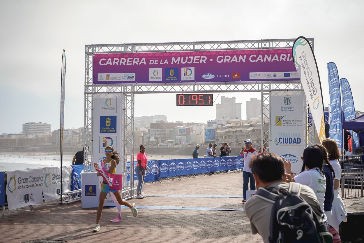 Las fotos de meta de la Carrera de la Mujer de Gran Canaria11 19 01 15701 O