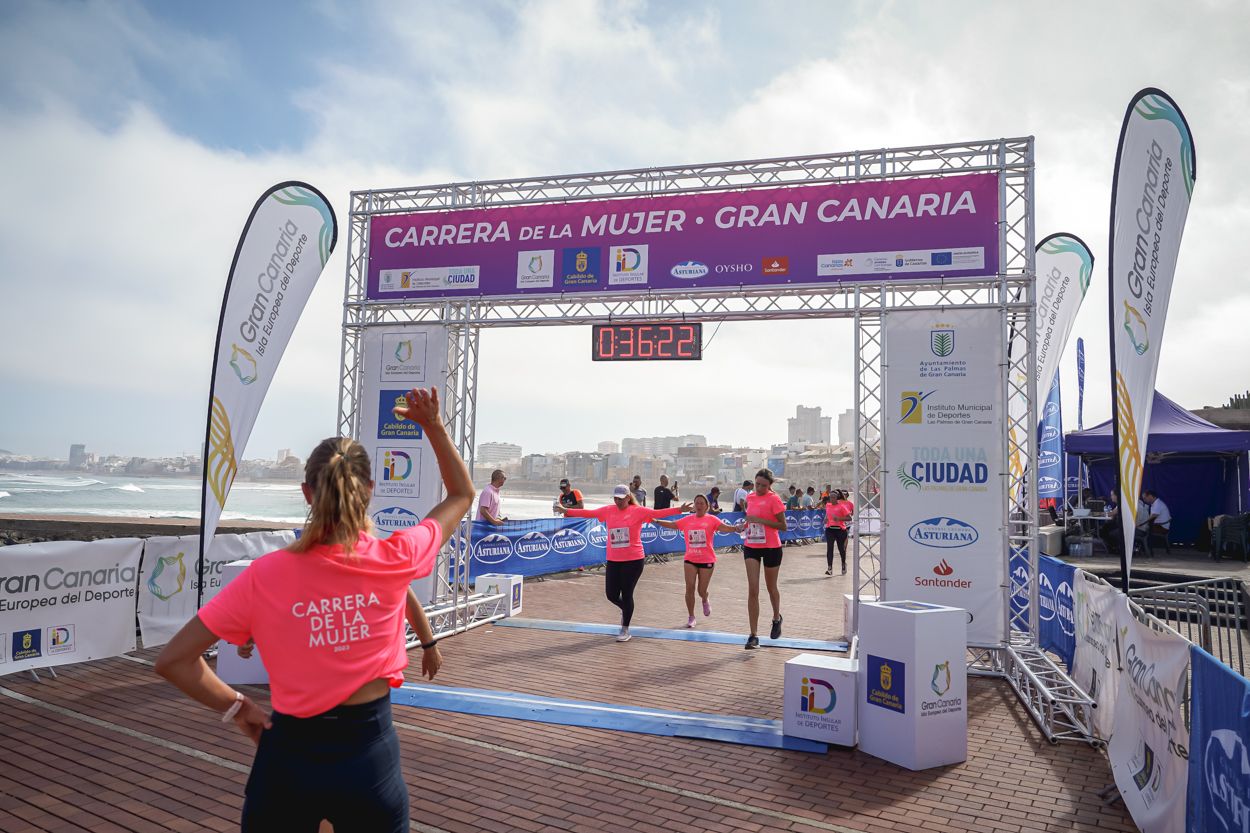 Las fotos de meta de la Carrera de la Mujer de Gran Canaria 11 35 33 15701 O