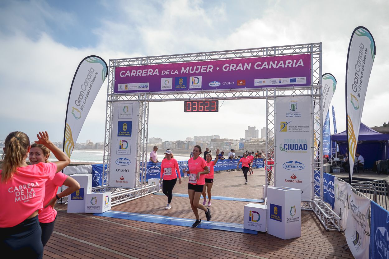 Las fotos de meta de la Carrera de la Mujer de Gran Canaria 11 35 34 15701 O