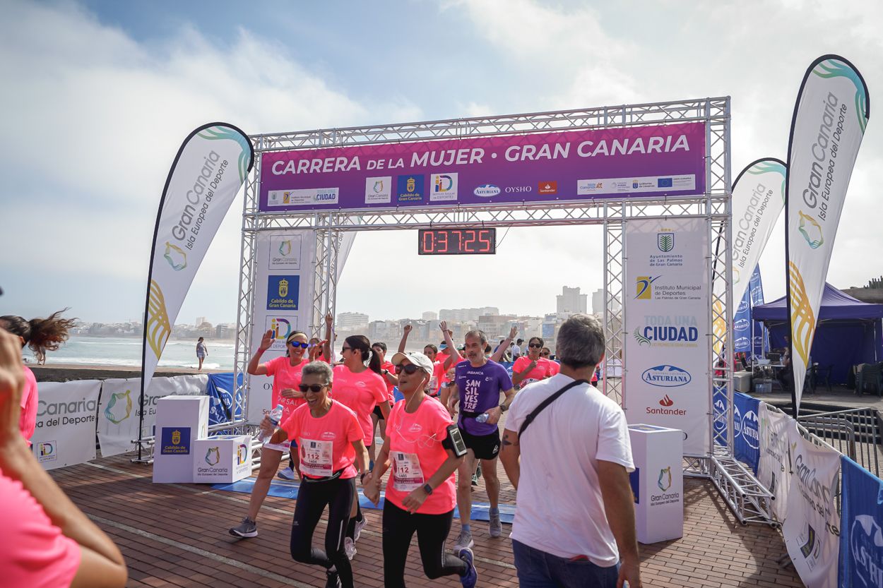 Las fotos de meta de la Carrera de la Mujer de Gran Canaria 11 36 36 15701 O