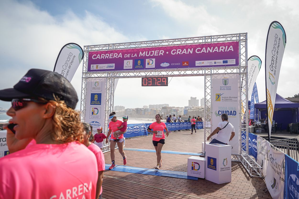 Las fotos de meta de la Carrera de la Mujer de Gran Canaria 11 36 40 15701 O