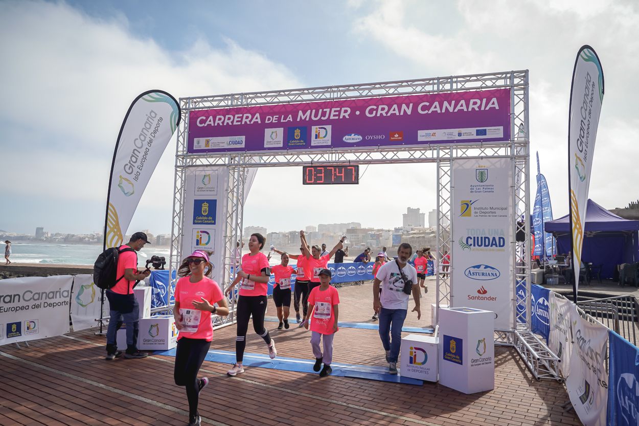 Las fotos de meta de la Carrera de la Mujer de Gran Canaria 11 36 58 15701 O