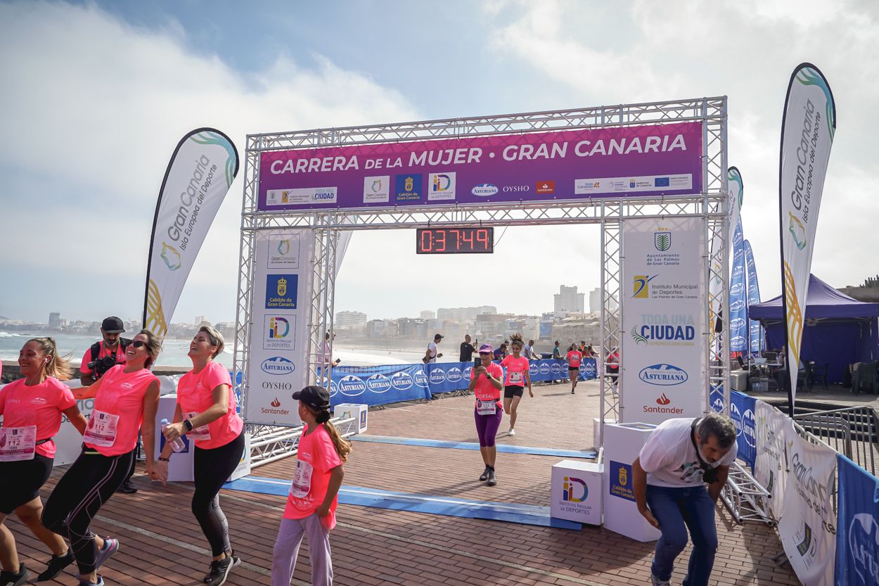Las fotos de meta de la Carrera de la Mujer de Gran Canaria 11 37 00 15701 O