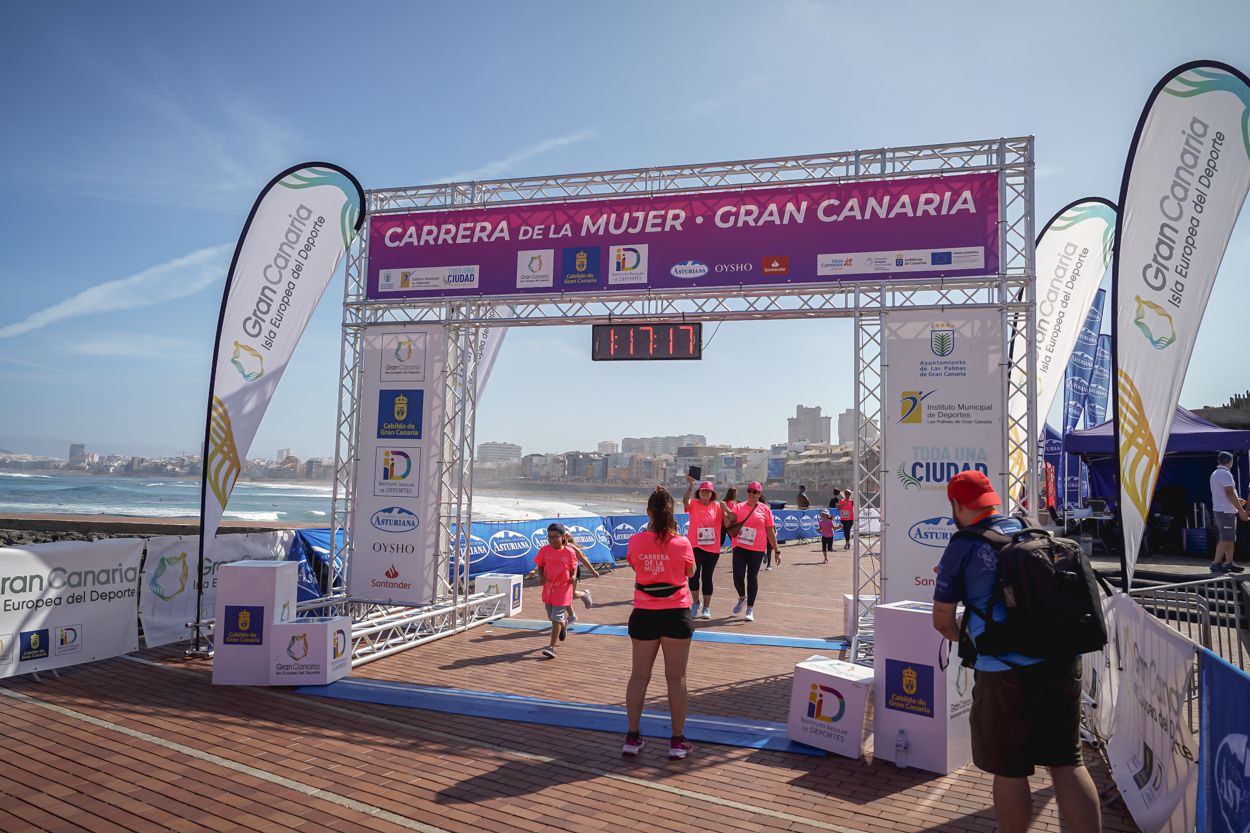 Las fotos de meta de la Carrera de la Mujer de Gran Canaria 12 16 28 15701 O