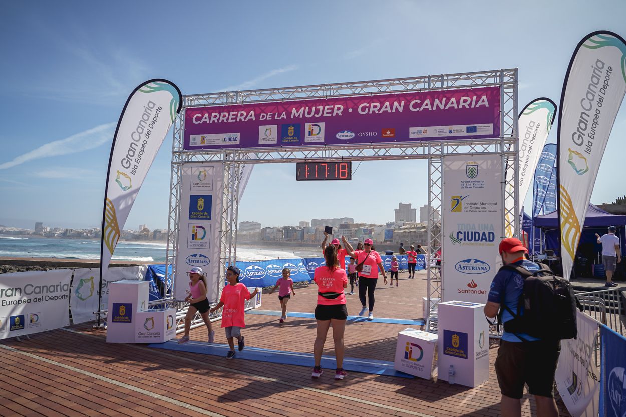 Las fotos de meta de la Carrera de la Mujer de Gran Canaria 12 16 29 15701 O
