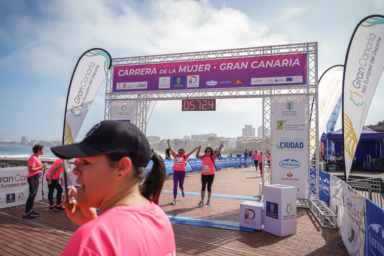 Las fotos de meta de la Carrera de la Mujer de Gran Canaria 11 56 35 15701 O