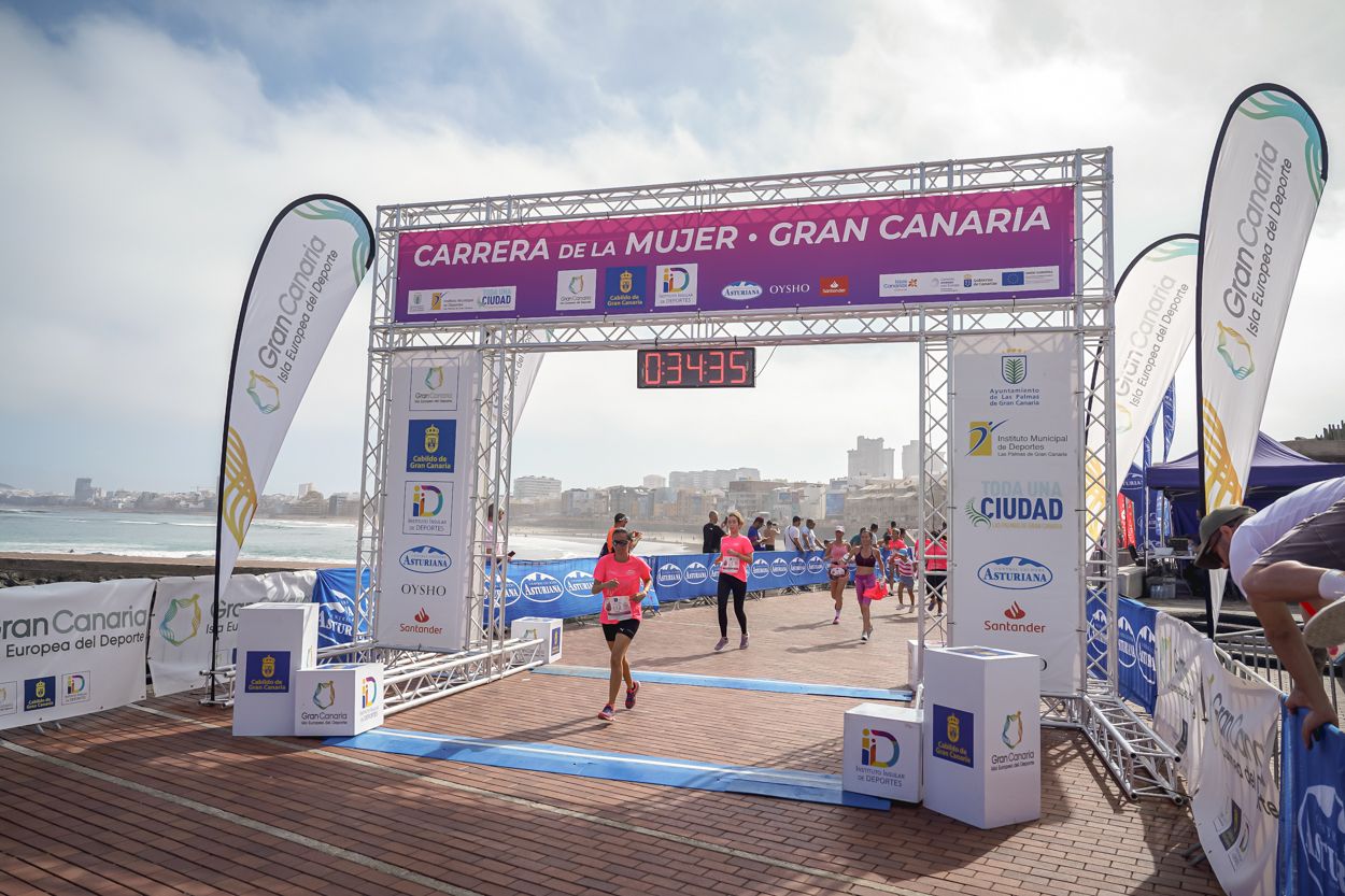 Las fotos de meta de la Carrera de la Mujer de Gran Canaria 11 33 46 15701 O