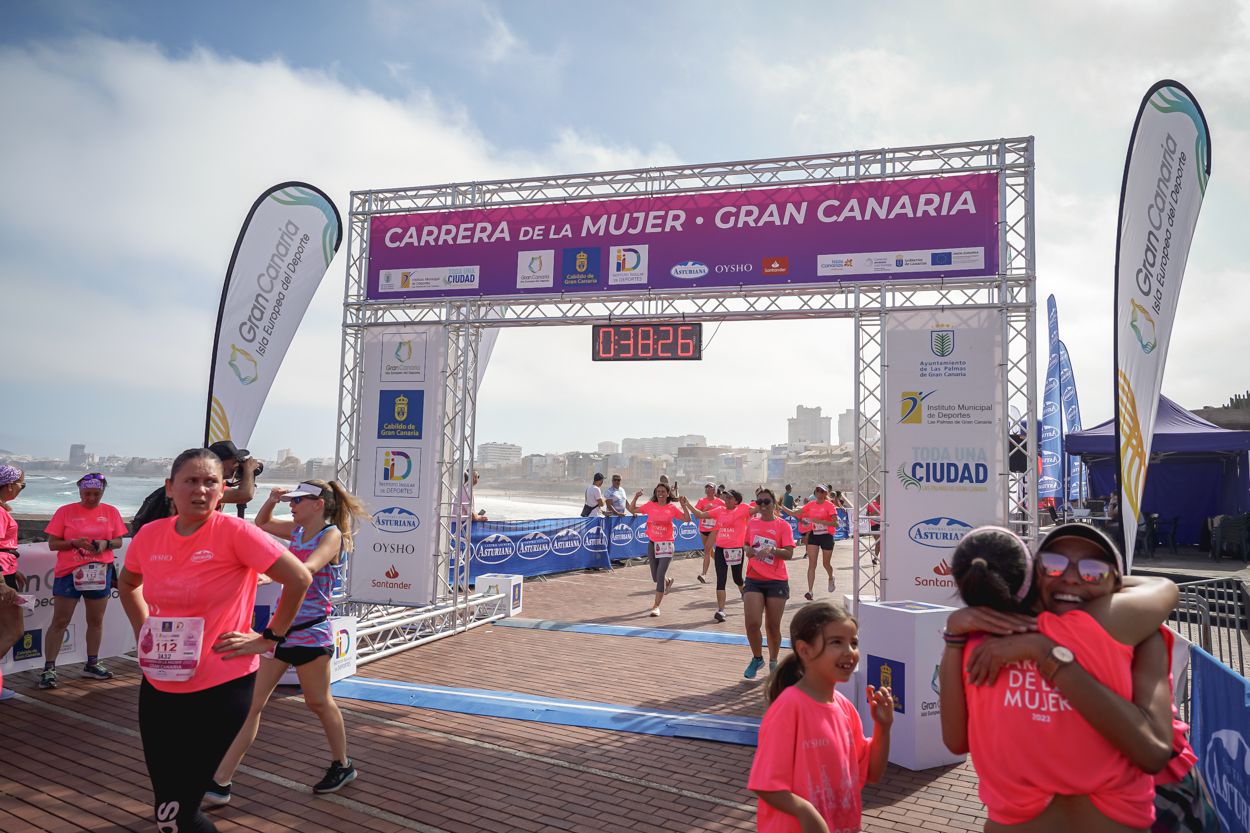 Las fotos de meta de la Carrera de la Mujer de Gran Canaria 11 37 37 15701 O