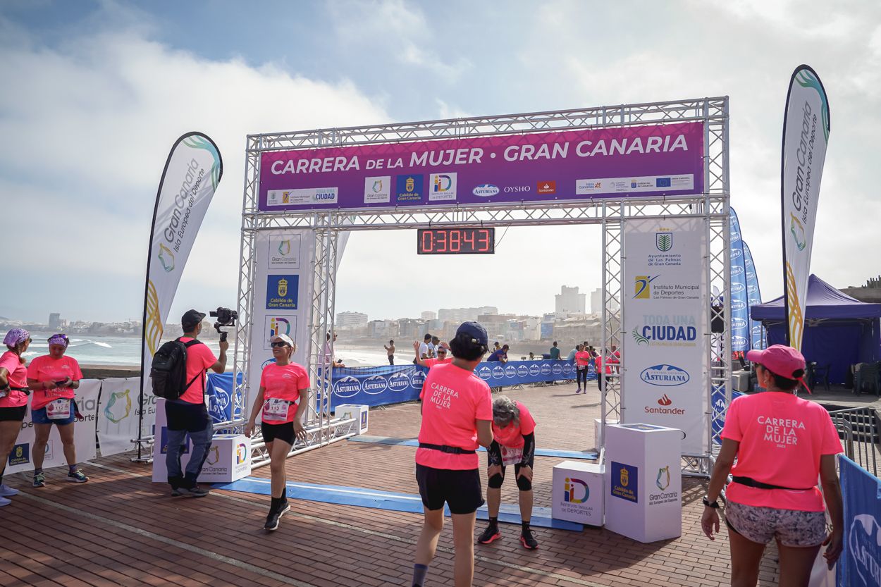 Las fotos de meta de la Carrera de la Mujer de Gran Canaria 11 37 54 15701 O