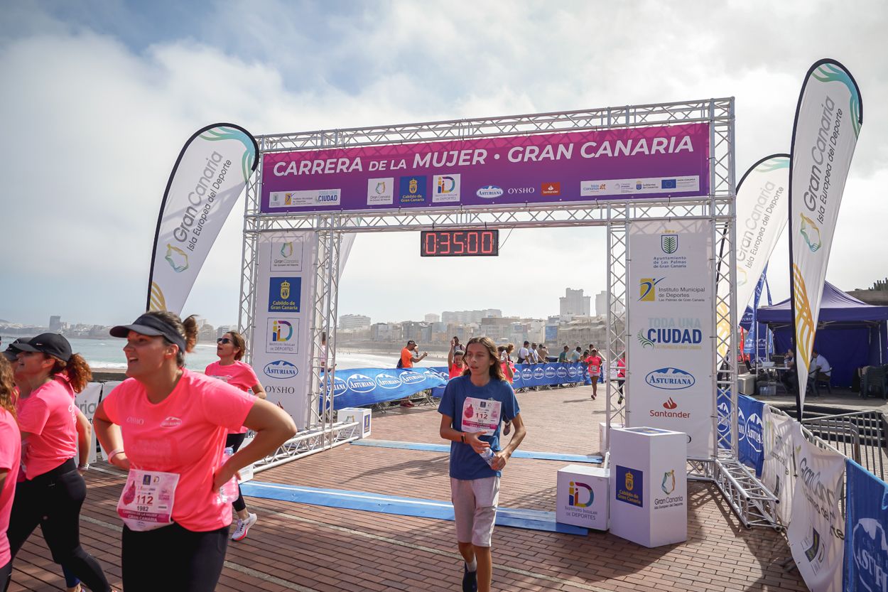 Las fotos de meta de la Carrera de la Mujer de Gran Canaria 11 34 11 15701 O