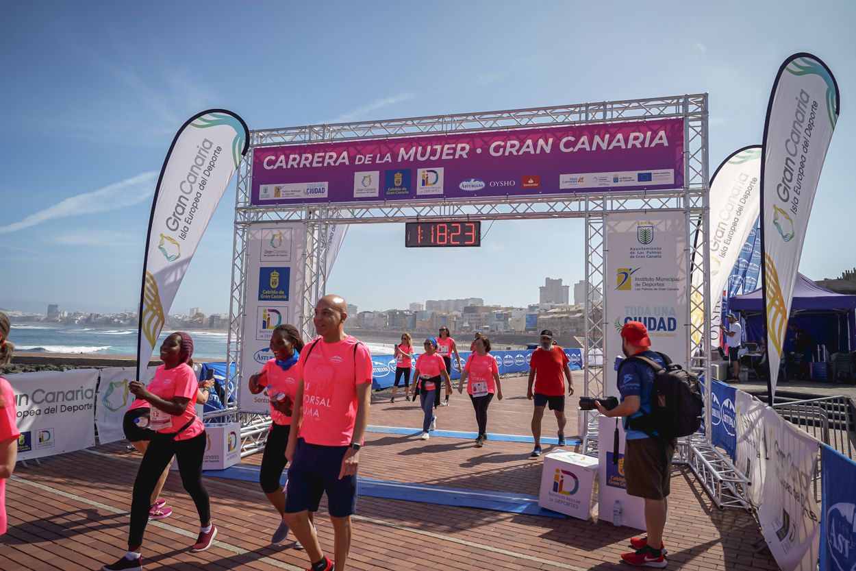 Las fotos de meta de la Carrera de la Mujer de Gran Canaria 12 17 34 15701 O