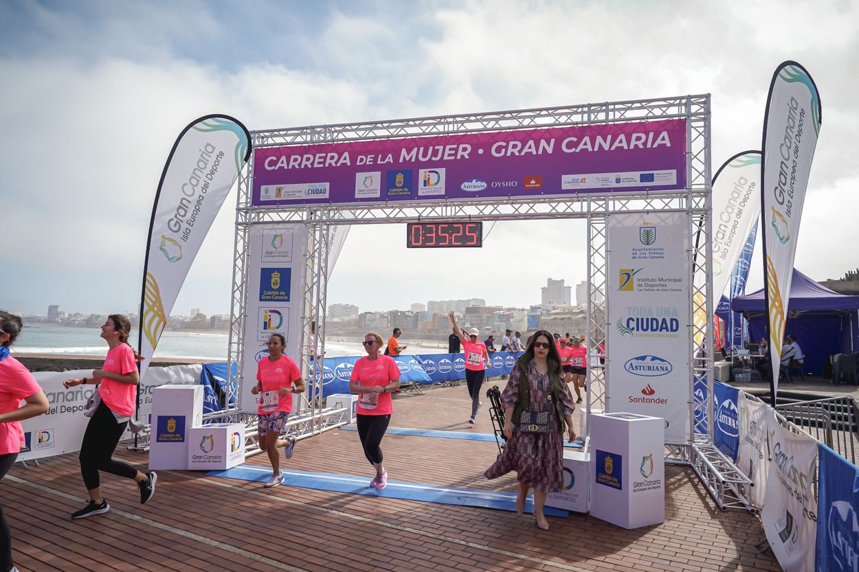 Las fotos de meta de la Carrera de la Mujer de Gran Canaria 11 34 36 15701 O