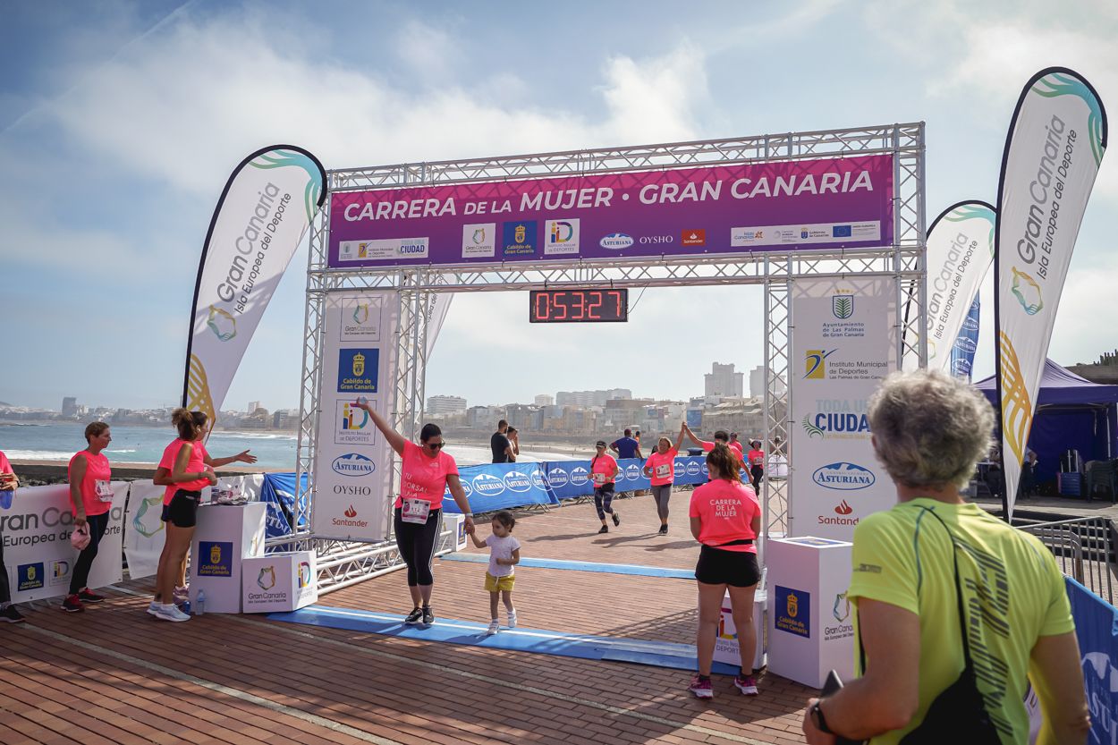 Las fotos de meta de la Carrera de la Mujer de Gran Canaria 11 52 38 15701 O