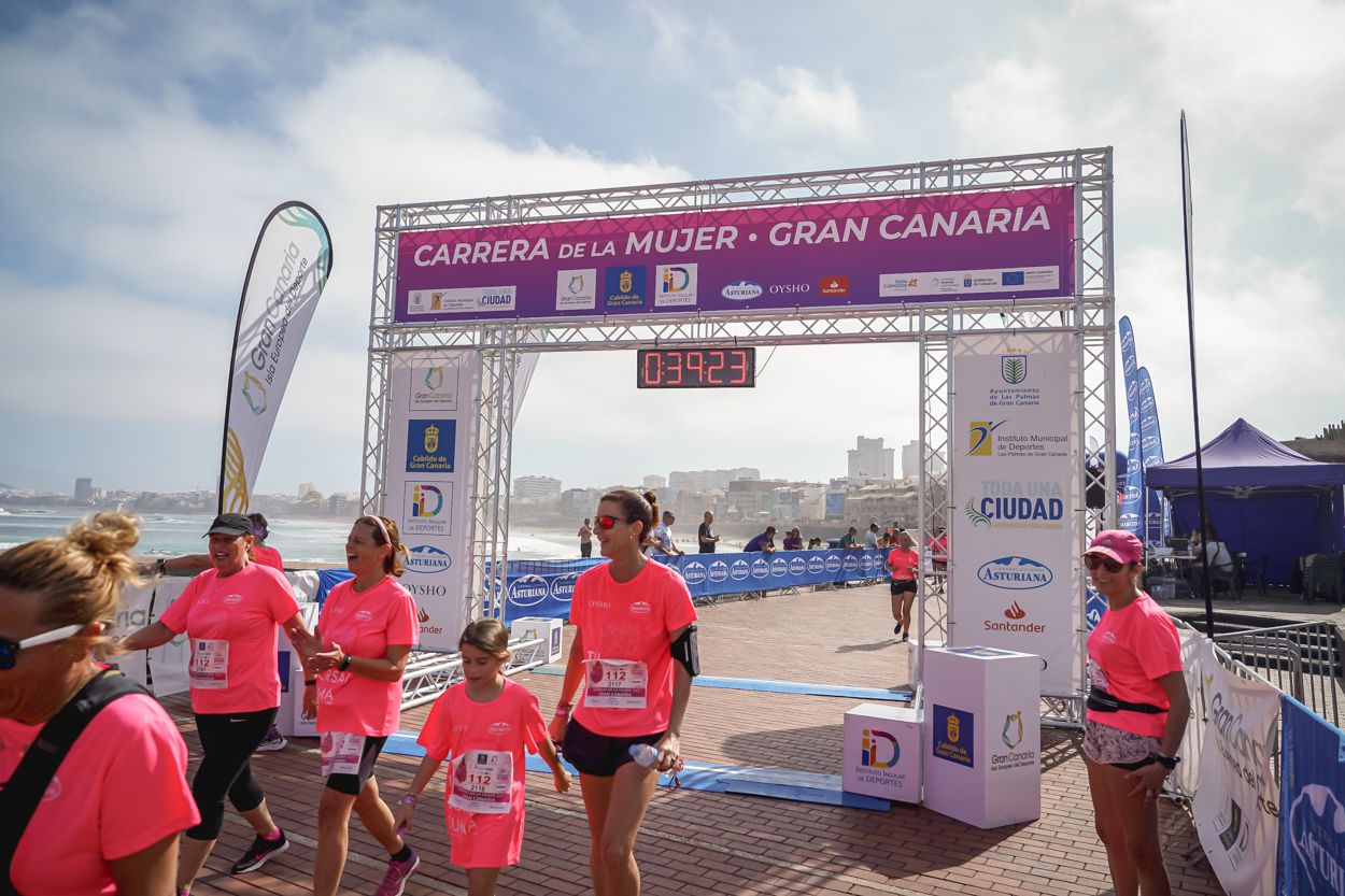 Las fotos de meta de la Carrera de la Mujer de Gran Canaria 11 38 33 15701 O