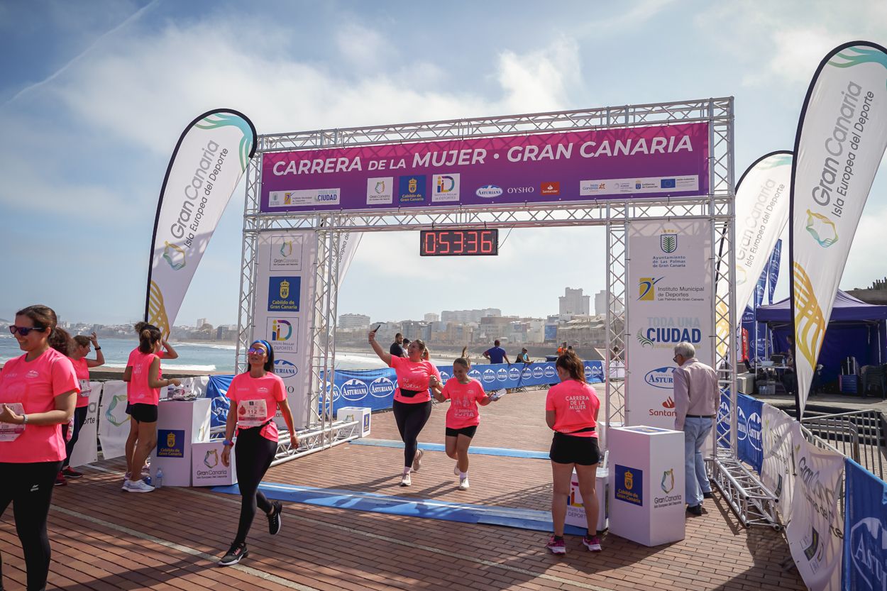 Las fotos de meta de la Carrera de la Mujer de Gran Canaria 11 52 46 15701 O