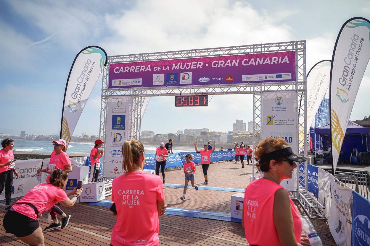Las fotos de meta de la Carrera de la Mujer de Gran Canaria 11 57 42 15701 O