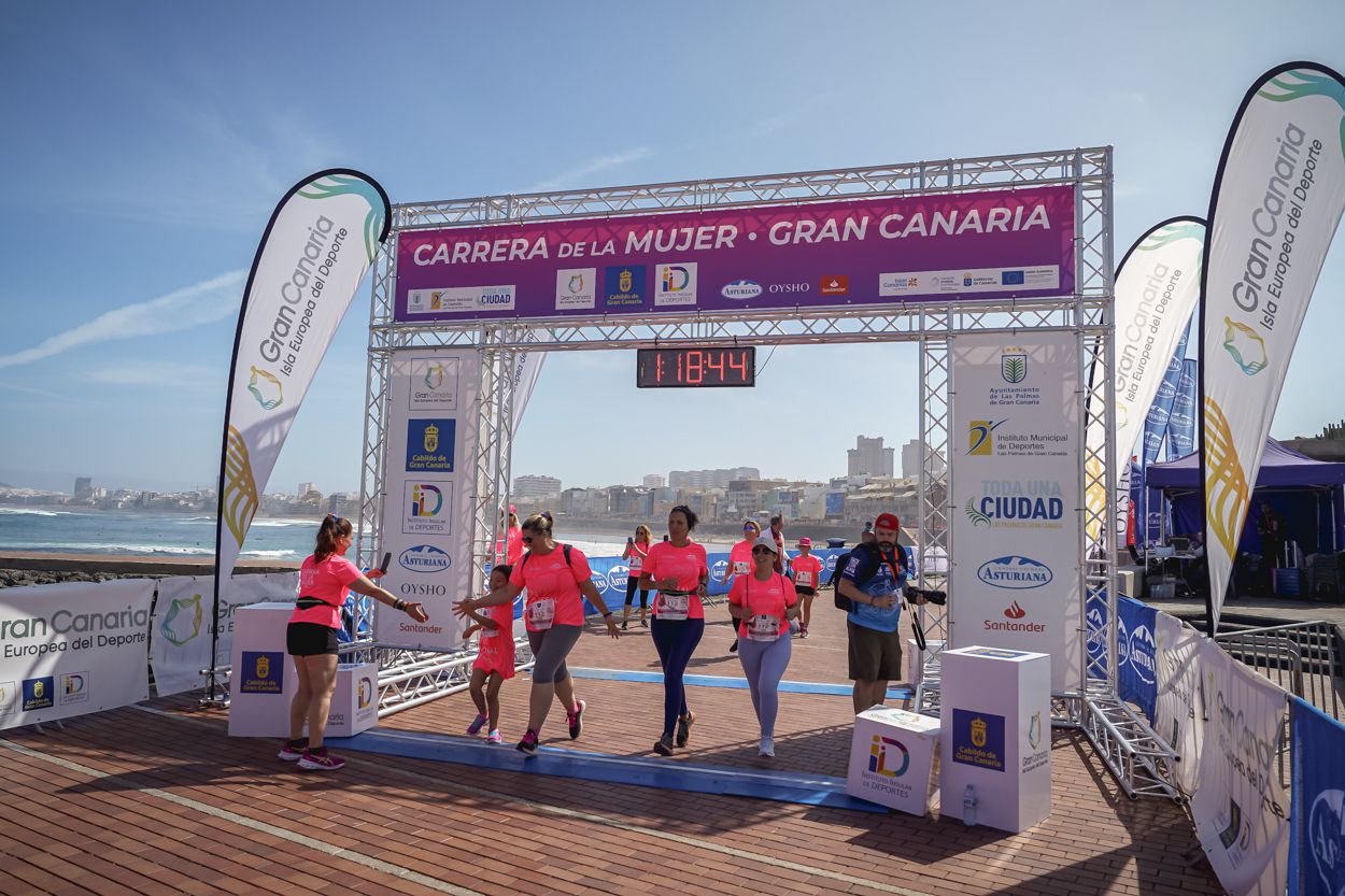 Las fotos de meta de la Carrera de la Mujer de Gran Canaria 12 17 55 15701 O