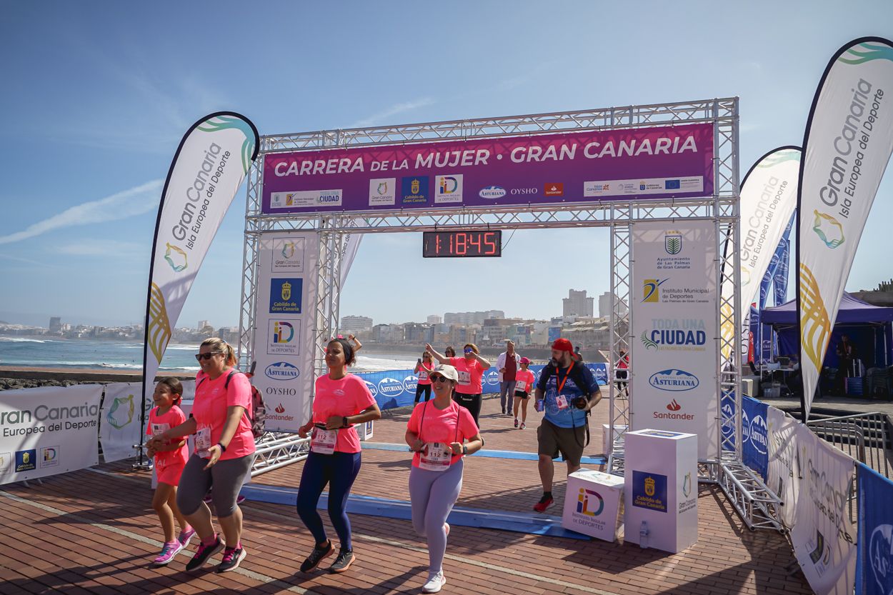 Las fotos de meta de la Carrera de la Mujer de Gran Canaria 12 17 56 15701 O