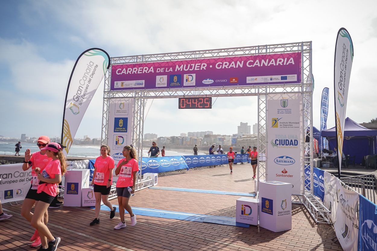 Las fotos de meta de la Carrera de la Mujer de Gran Canaria 11 43 36 15701 O
