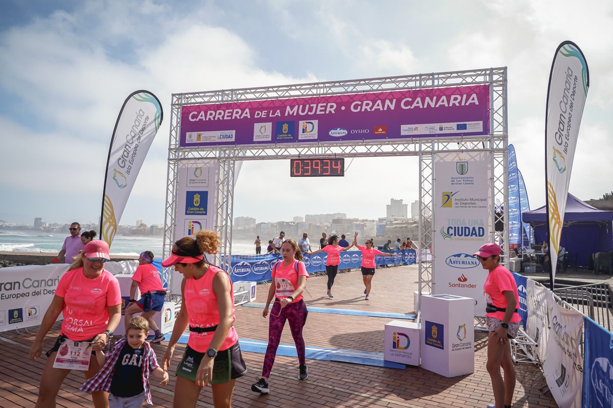 Las fotos de meta de la Carrera de la Mujer de Gran Canaria 11 38 45 15701 O