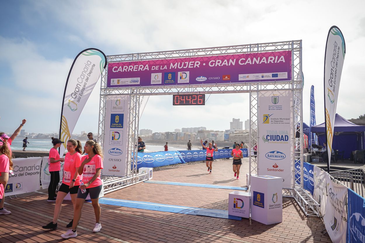 Las fotos de meta de la Carrera de la Mujer de Gran Canaria 11 43 37 15701 O