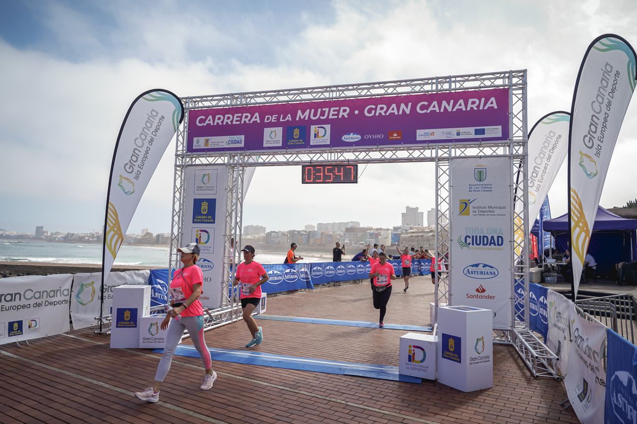 Las fotos de meta de la Carrera de la Mujer de Gran Canaria 11 34 58 15701 O