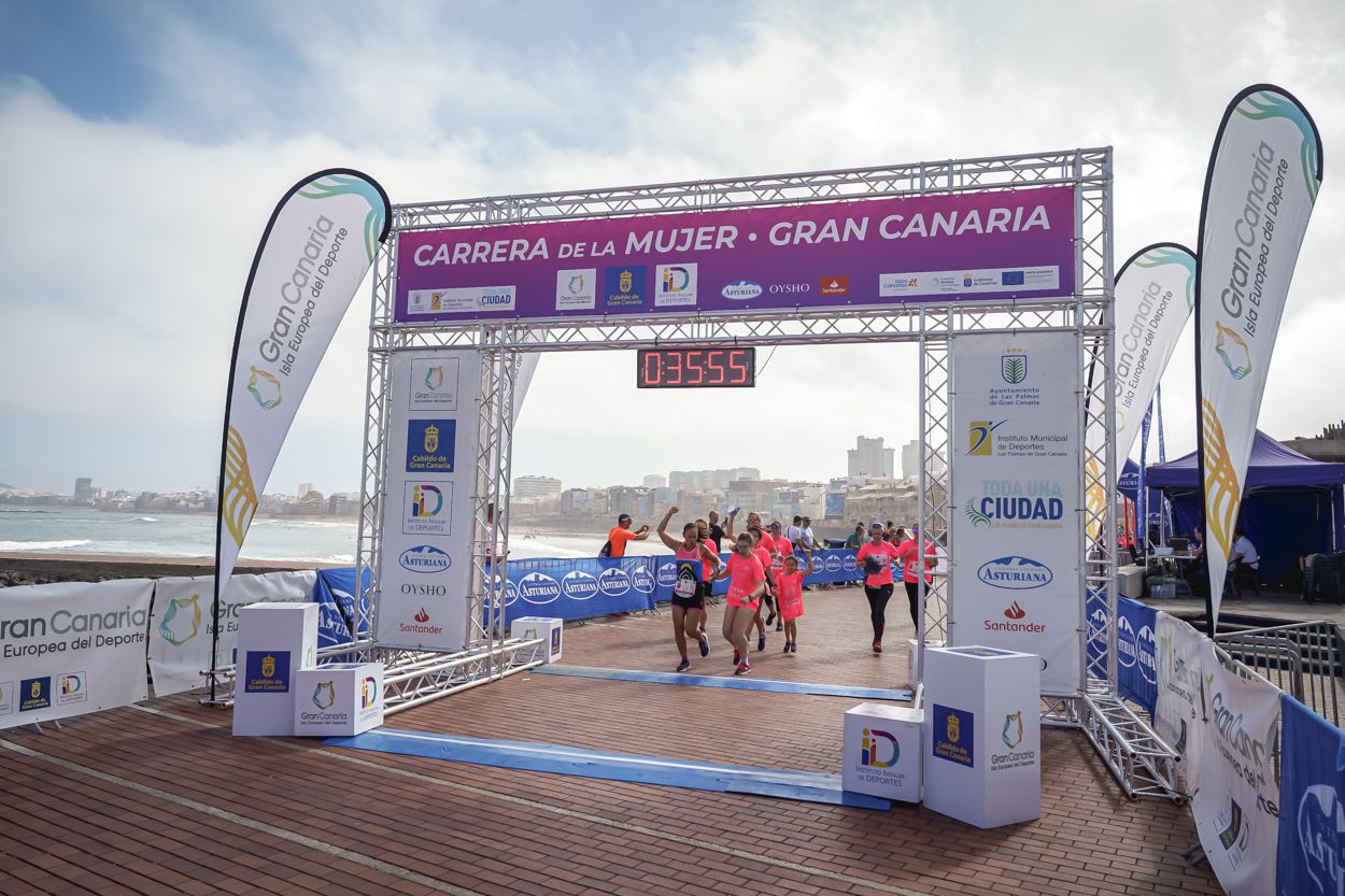 Las fotos de meta de la Carrera de la Mujer de Gran Canaria 11 35 06 15701 O