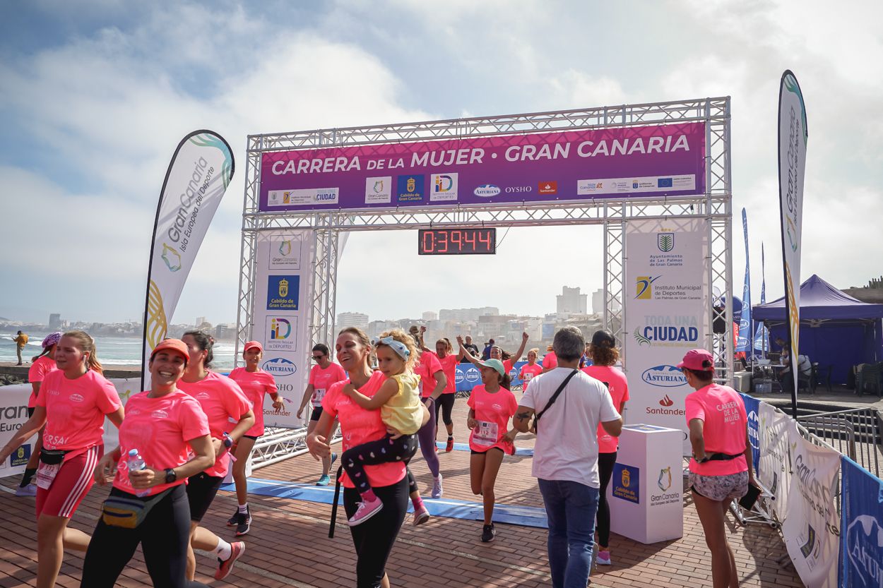 Las fotos de meta de la Carrera de la Mujer de Gran Canaria 11 38 55 15701 O