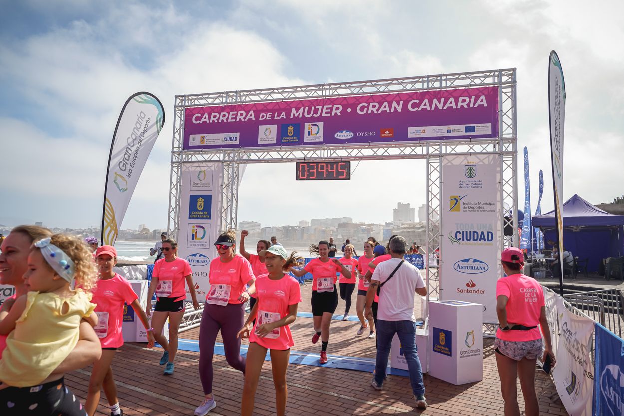Las fotos de meta de la Carrera de la Mujer de Gran Canaria 11 38 56 15701 O