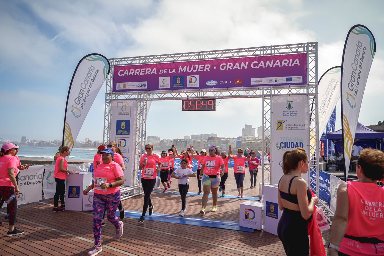 Las fotos de meta de la Carrera de la Mujer de Gran Canaria 11 58 00 15701 O