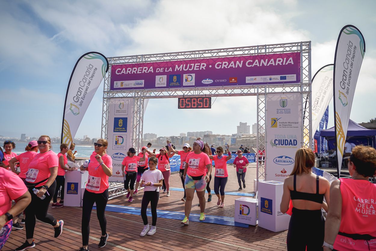 Las fotos de meta de la Carrera de la Mujer de Gran Canaria 11 58 01 15701 O