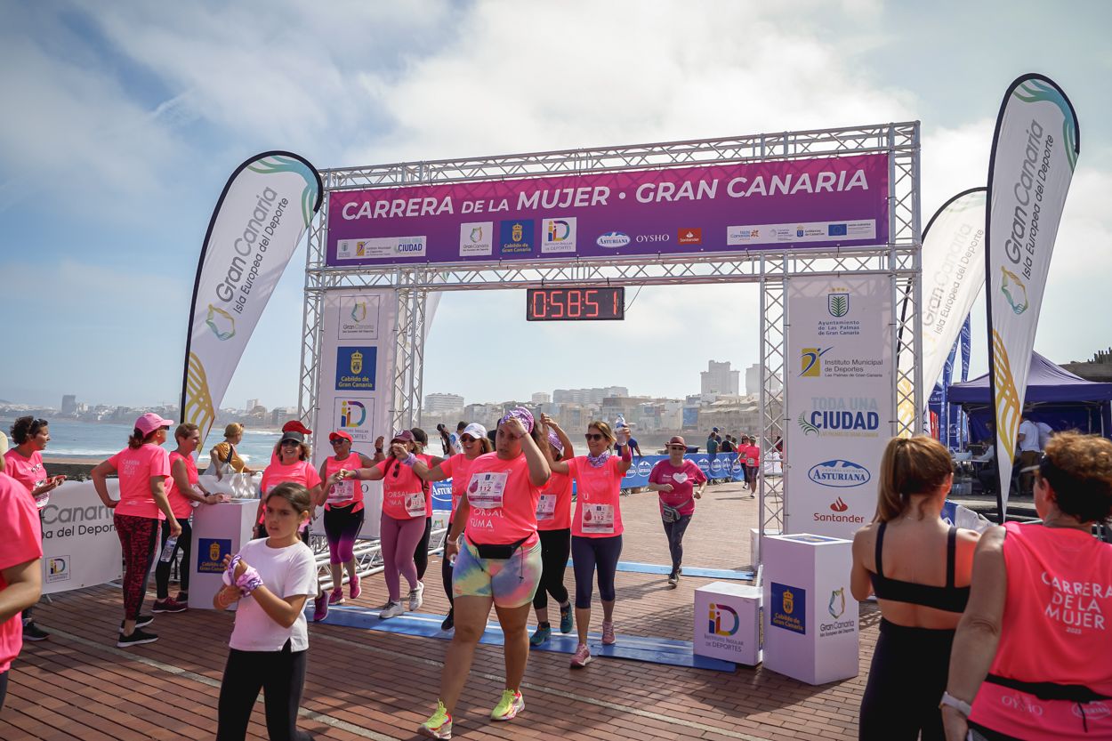 Las fotos de meta de la Carrera de la Mujer de Gran Canaria 11 58 02 15701 O