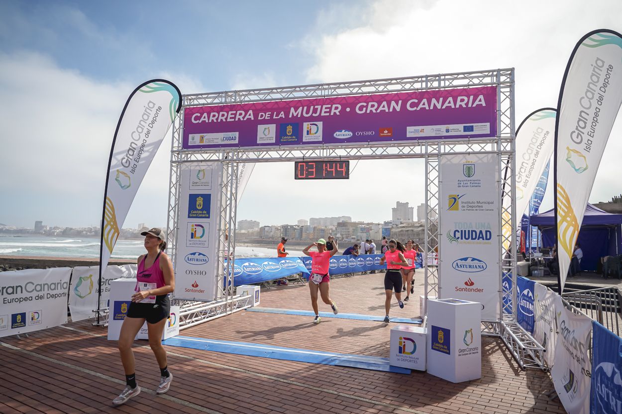 Las fotos de meta de la Carrera de la Mujer de Gran Canaria11 30 55 15701 O